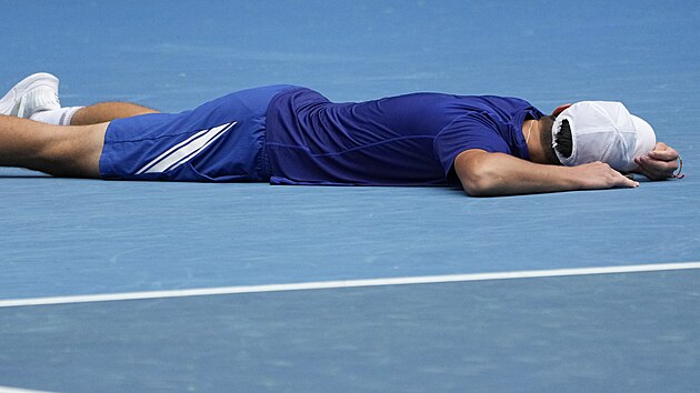 Vyčerpaný a zklamaný Jakub Menšík po porážce ve finále juniorky Australian Open