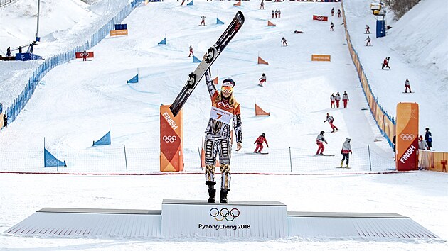 ZLATO. Česká snowboardistka Ester Ledecká zvítězila v olympijském paralelním obřím slalomu. (24. února 2018)