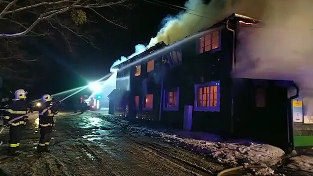 Plameny zničily chatu Tesák v Hostýnských vrších