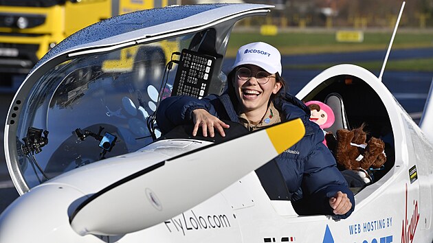 Devatenáctiletá pilotka Zara Rutherfordová po pěti měsících přistála v Belgii, kde zakončila svůj samostatný let kolem světa v česko-slovenském ultralehkém letounu Shark. Stala se tak nejmladší ženou, které se takový kousek povedl. (20. ledna 2022)