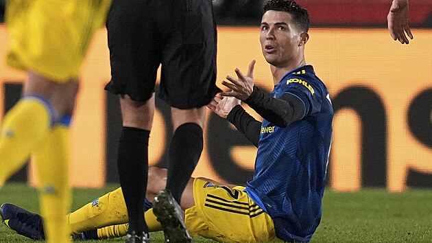 Reakce fotbalisty Cristiana Ronalda po jednom z nedovolenm zkrok v utkn Manchesteru United s Brentfordem.