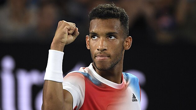 Kanaan Felix Auger-Aliassime se raduje ve tvrtfinle Australian Open proti...