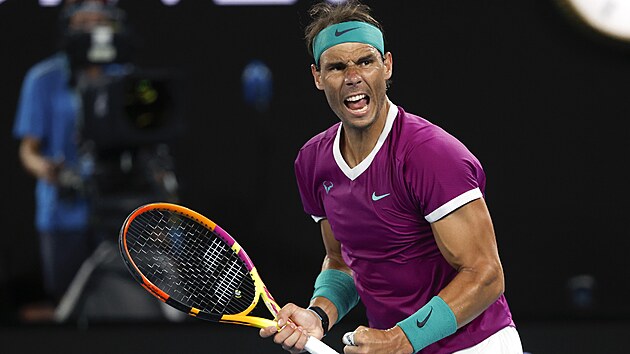 Rafael Nadal reaguje v semifinle Australian Open na vtzstv v prvnm setu.