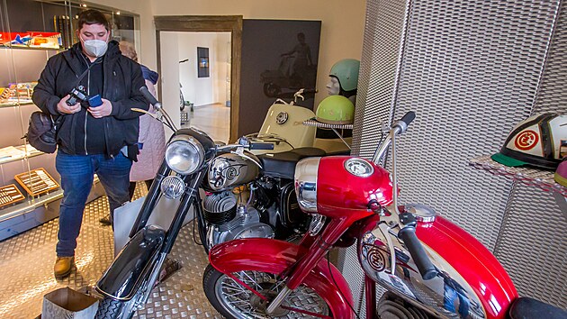 V Muzeu středního Pootaví na strakonickém hradě se chystají na otevření nových expozic. Jedna se věnuje i motocyklům ČZ.