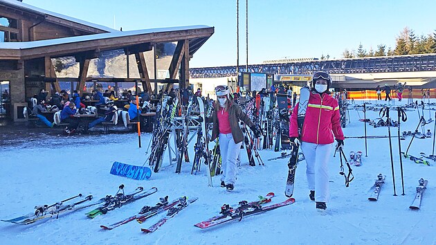 Rakouské lyžování v ­časech omikronu. Reportáž ze skiareálů, které hrají o vše