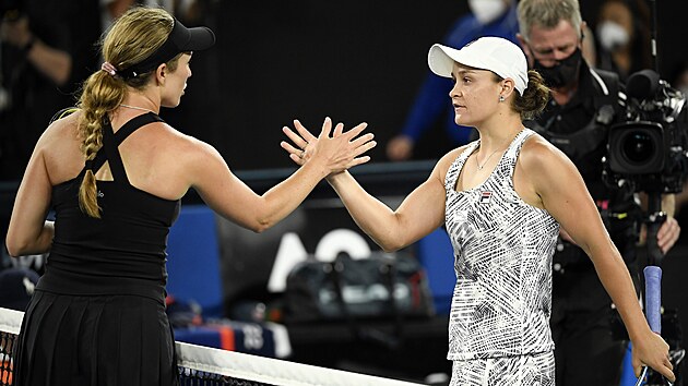 Amerianka Danielle Collinsov (vlevo) a Australanka Asleigh Bartyov po finle Australian Open.