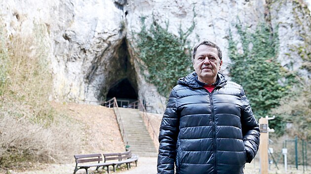 Pětašedesátiletý Jiří Hebelka už dva roky přesluhuje. Do jeskyní bude brzy chodit jen na procházku.