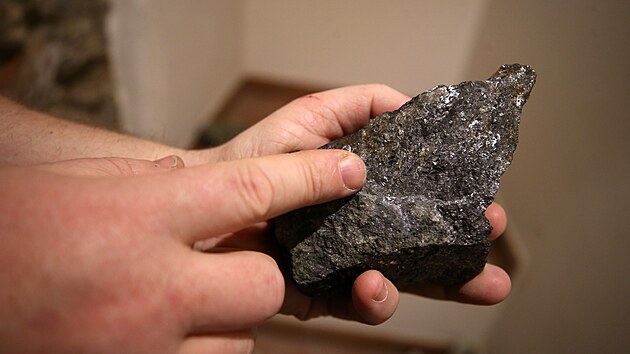 V horninách nalezených v prostoru kamenolomu se objevují i nerosty a minerály využívané pro výrobu moderních technologií, například indium či germanium.