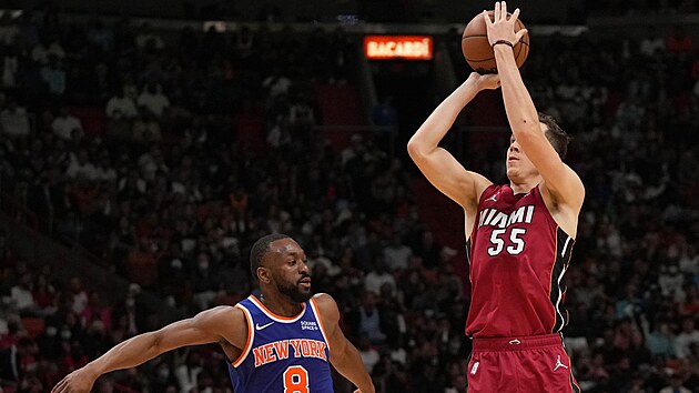 Duncan Robinson z Miami Heat pl, Kemba Walker z New York Knicks pispchal pozd.