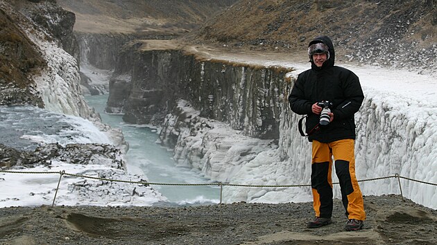 Roman Pech nad islandskm vodopdem Gullfoss