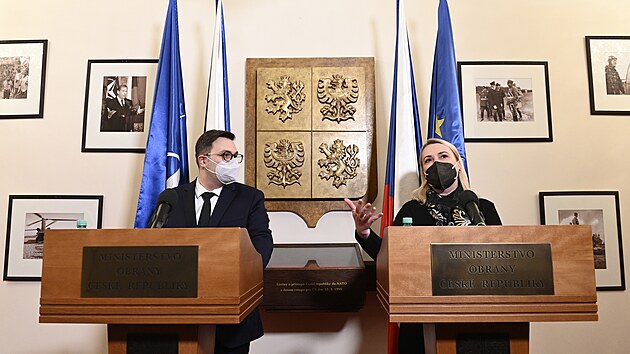 Ministryně obrany Jana Černochová (ODS) a ministr zahraničí Jan Lipavský (Piráti) vystoupili na tiskové konferenci k situaci na Ukrajině. (21. ledna 2022)