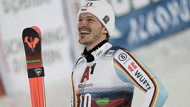 Nmeck lya Linus Strasser se raduje z triumfu ve slalomu v Schladmingu,