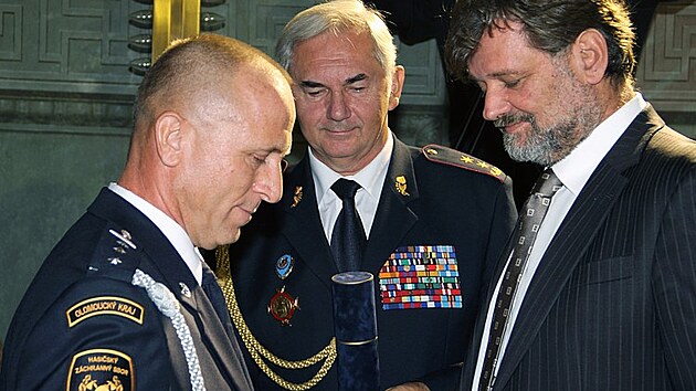 Zdeněk Pikl za své zásluhy u sboru obdržel v roce 2011 medaili Za věrnost I. stupně.