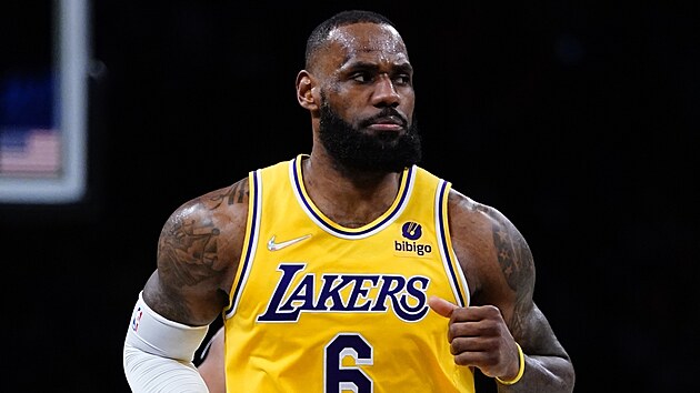 LeBron James z Los Angeles Lakers na palubovce Brooklyn Nets