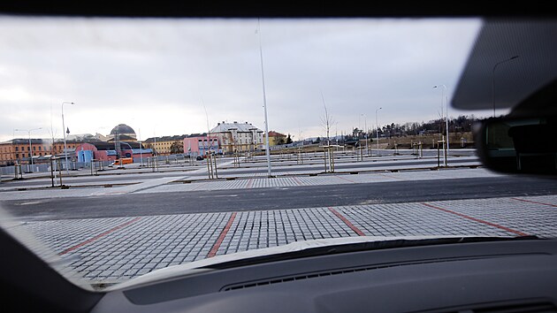 �idi��m za�alo v Plzni na Borech slou�it nov� parkovi�t� P+R. K dispozici je v�ce ne� 300 m�st. (27. 1. 2022)