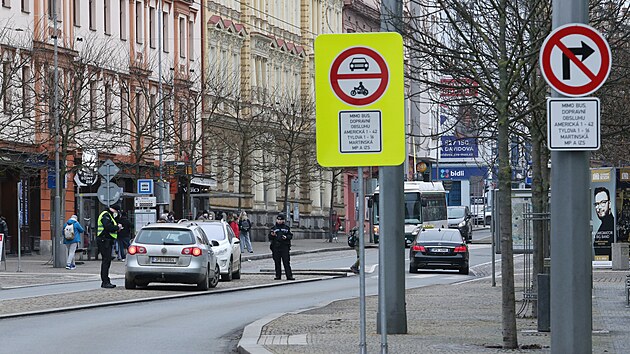 Americk tda v Plzni je pl roku sten uzavena. O kontroly strnk tu nen nouze. (25. 1. 2022)