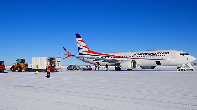 Boeing 737 MAX 8 spolenosti Smartwings na Troll Airfield v severnm cpu Antarktidy