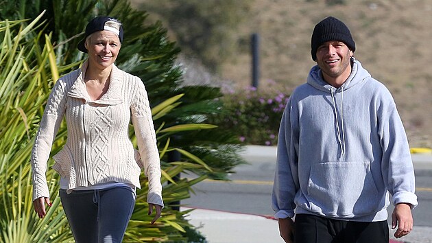 Pamela Andersonová a Rick Solomon (Malibu, 21. prosince 2013)