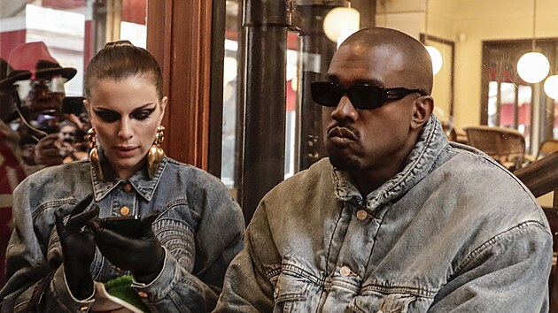 Julia Foxov a Kanye West v Pai (23. ledna 2022)