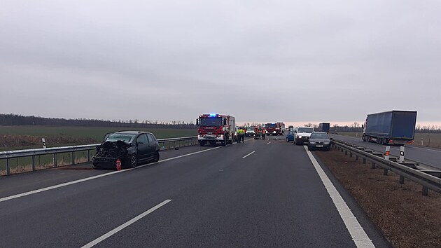 Hromadná nehoda ve čtvrtek ráno blokovala dálnici D52 před Brnem.