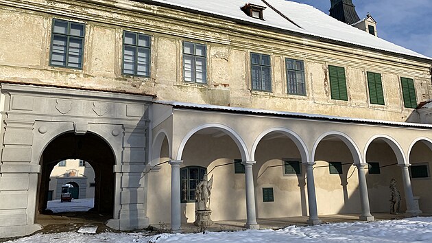 Rekonstrukce severn�ho k��dla z�mku v Uher�ic�ch vy�la na 130 milion� korun. N�v�t�vn�k�m se otev�e nov� prohl�dkov� okruh.