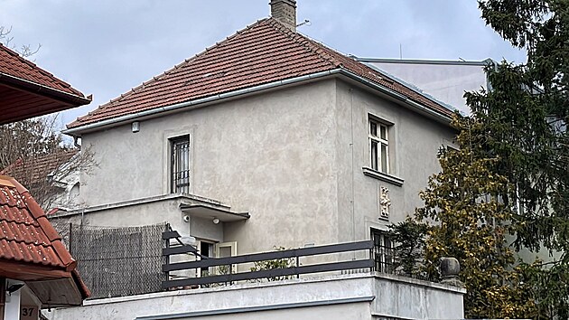 V dom v prask Hostivai nali kriminalist dv mrtvoly. (28. 1. 2022)