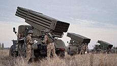 Raketomety BM-21 "Grad" na cviení ukrajinské armády v Chersonské oblasti (19....