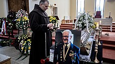 V pra�ském kostele se lidé naposledy rozlou�ili s �eským skautem Eduardem...