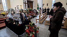 V pra�ském kostele se lidé naposledy rozlou�ili s �eským skautem Eduardem...