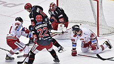 Utkání 57. kola hokejové extraligy: HC Ocelái Tinec - HC Olomouc. Zleva Luká...
