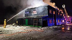 Oblíbenou Chatu Pod Tesákem zachvátily plameny, na místě zasahuje několik... | na serveru Lidovky.cz | aktuální zprávy