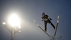 Japonec Rjoju Kobajaši během závodu Světového poháru ve skocích na lyžích v...