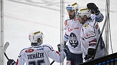 Hokejisté Kladna se radují z gólu proti Spart.