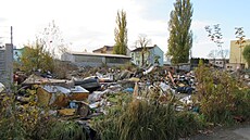 �erná skládka v Ostrav�-P�ívoze, mezi ulicemi Úprkova a Rovná