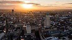Letecký pohled na belgické Antverpy p�i východu slunce (22. �íjna 2020)