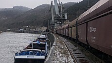 Do Děčína poprvé připlula po Labi loď naložená černým uhlím z Austrálie. (22....