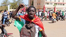 Vojáci v Burkin� Faso ve státní televizi oznámili, �e sesadili prezidenta zem�...