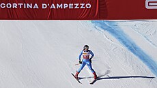 Sofia Goggiaová po pádu v superobím slalomu v Cortin d'Ampezzo dojídí do...