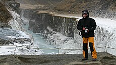 Roman Pech nad islandským vodopádem Gullfoss