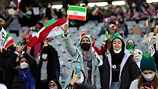 Fanou�ci Íránu podporují sv�j tým v duelu s Irákem.