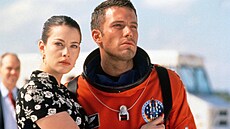 Liv Tylerová a Ben Affleck ve filmu Armageddon (1998)