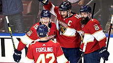 Gustav Forsling (42), Anton Lundell (15), Aleksander Barkov (16) a Radko Gudas...