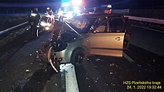 Nehoda u dálnice D5 nedaleko Plzně. Starší řidič narazil do vozidla silničářů,...