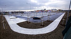 �idi��m za�alo v Plzni na Borech slou�it nové parkovi�t� P+R. K dispozici je...