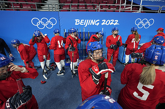 eské hokejistky ped tréninkem v Pekingu.