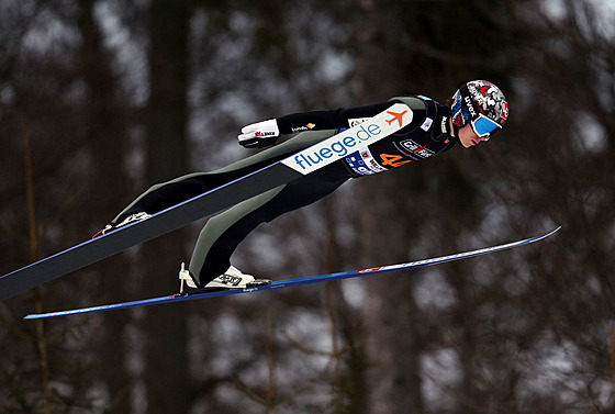 Marius Lindvik pi svém skoku ve Willingenu