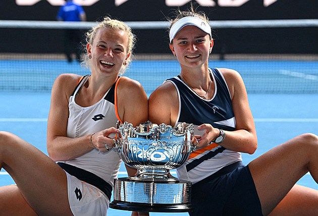 ROČENKA: Wimbledonská pohádka Vondroušové. Připomeňte si sportovní momenty roku