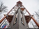 Obec Vysok nad Labem preventivn uzavela rozhlednu pokozenou strakapoudy.