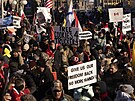 Tisíce lidí v kanadském hlavním mst Ottaw protestovaly proti okování a...