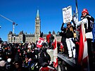 Tisíce lidí v centru hlavního msta Kanady protestovaly proti vládním opatením...